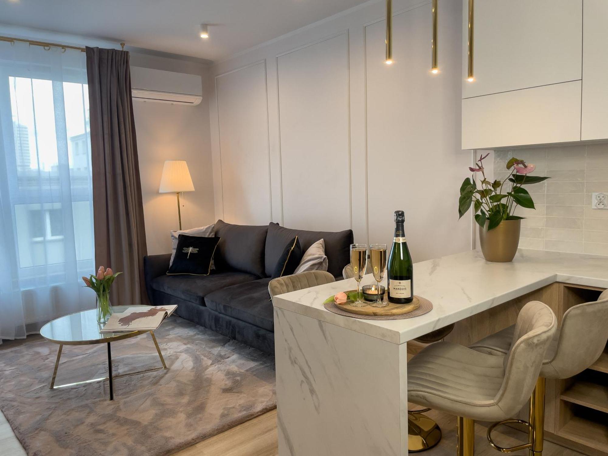Urban Apartments Luxury Opolska 10 No 29, Free Garage, Self Check-In カトヴィツェ エクステリア 写真